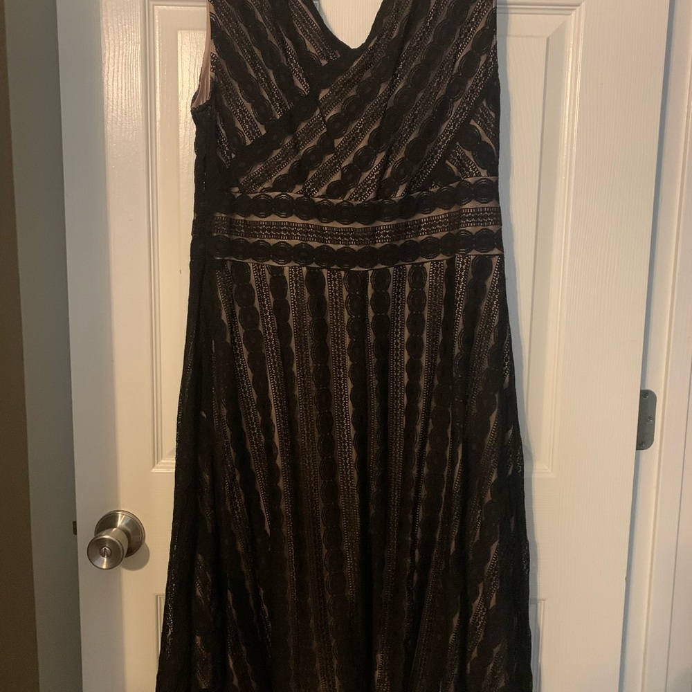 Black lace over tan sleeveless dress. Size 14W
